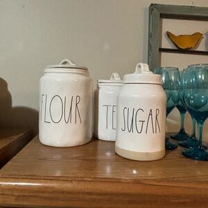 6 piece set of canisters.